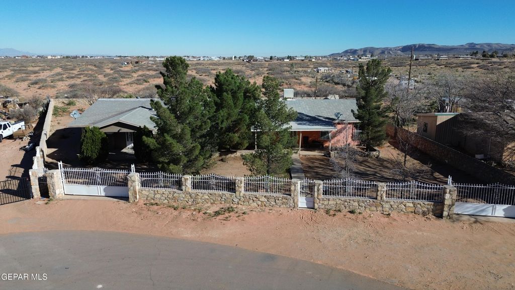 Photo of 14421 HOVLAND Lane, El Paso, TX 79938 (MLS # 939203)