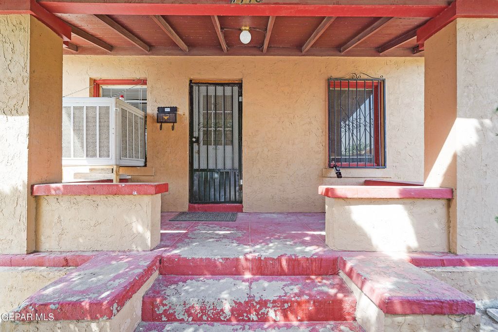 Photo of 1113 N SAN MARCIAL Street, El Paso, TX 79903 (MLS # 941194)