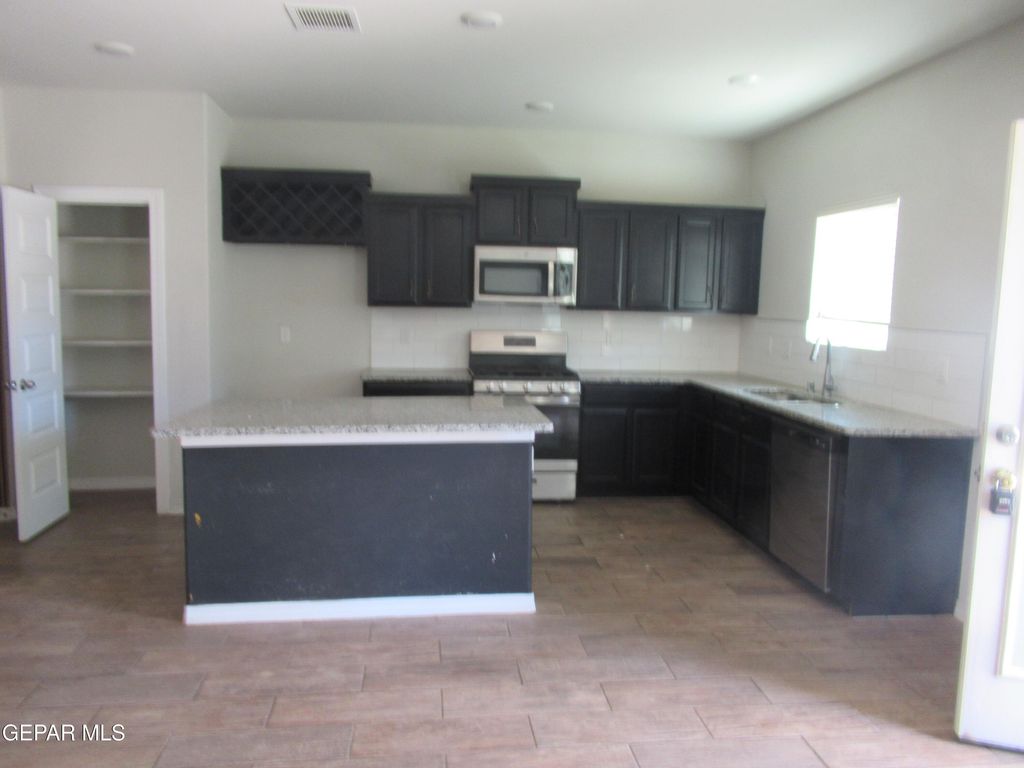 Photo of 12252 DESERT WOLF Avenue, El Paso, TX 79938 (MLS # 931641)