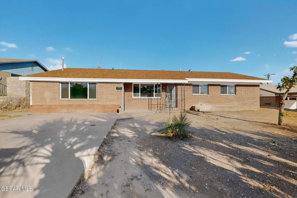 Photo of 105 CAMILLE Drive, El Paso, TX 79912 (MLS # 937127)