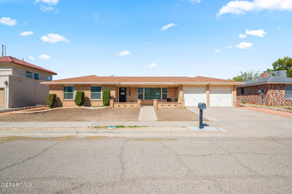 Photo of 460 SAN BLAS Drive, El Paso, TX 79912 (MLS # 949944)