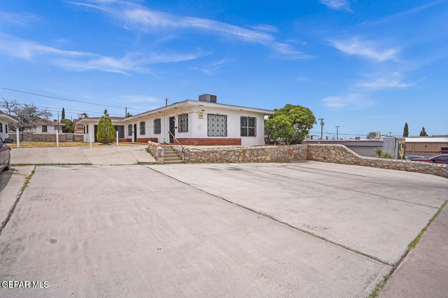 2821 FORT Boulevard 2