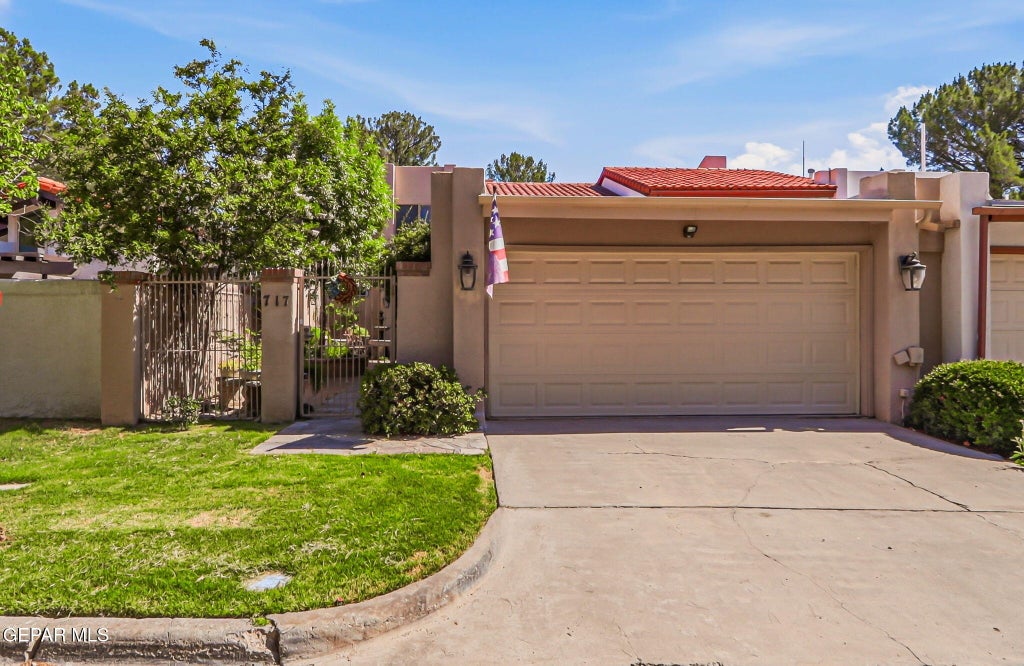 Photo of 717 LAKESHORE Drive, El Paso, TX 79932 (MLS # 946614)