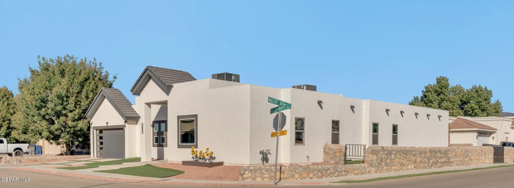 Photo of 5700 VALLEY MAPLE Drive, El Paso, TX 79932 (MLS # 952941)