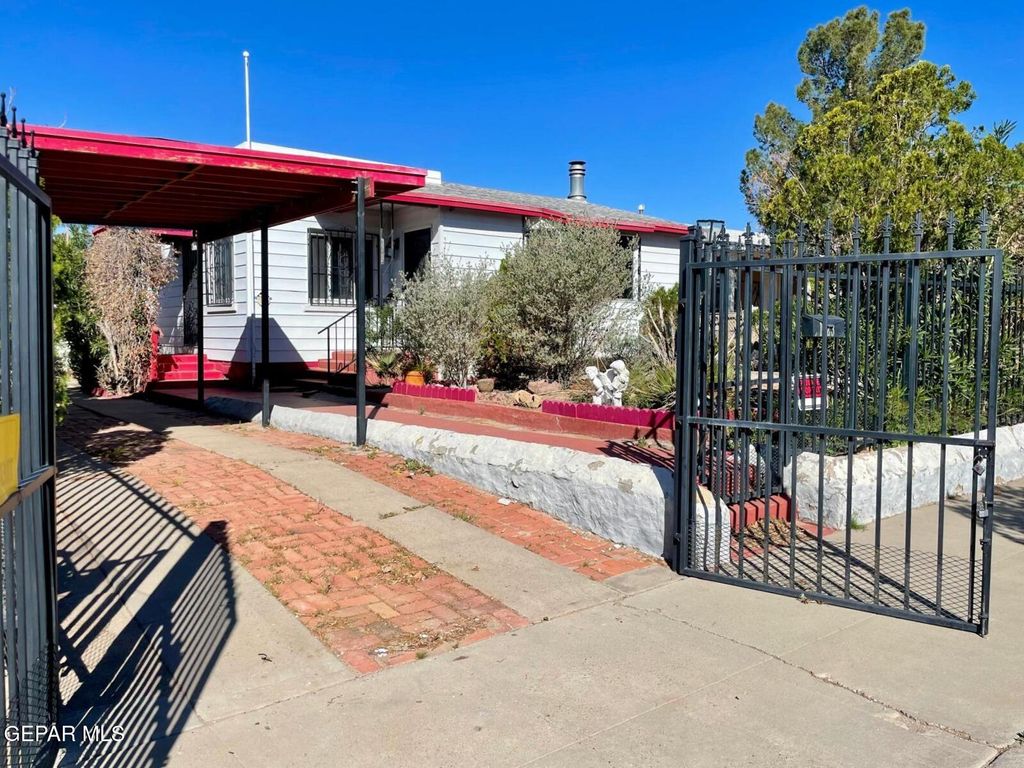 Photo of 1623 HOWZE Street, El Paso, TX 79903 (MLS # 940204)
