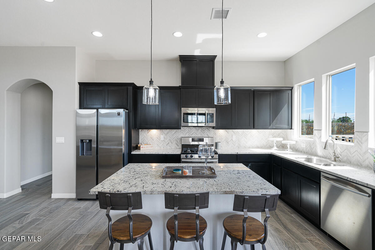 712 Cedarwood Avenue