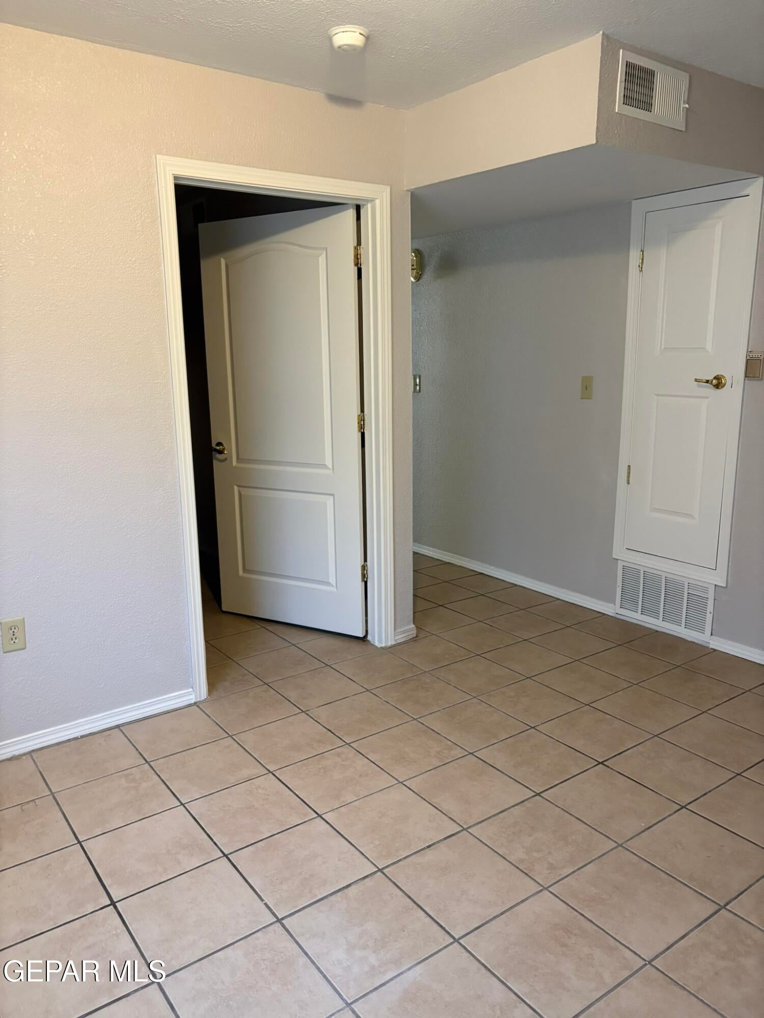 7142 Dale Road 1