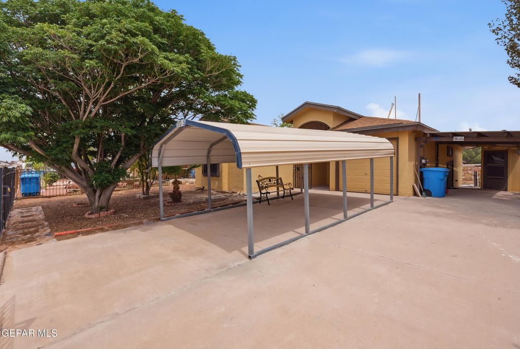 Photo of 10385 Valle Fertil Drive, Socorro, TX 79927 (MLS # 942260)