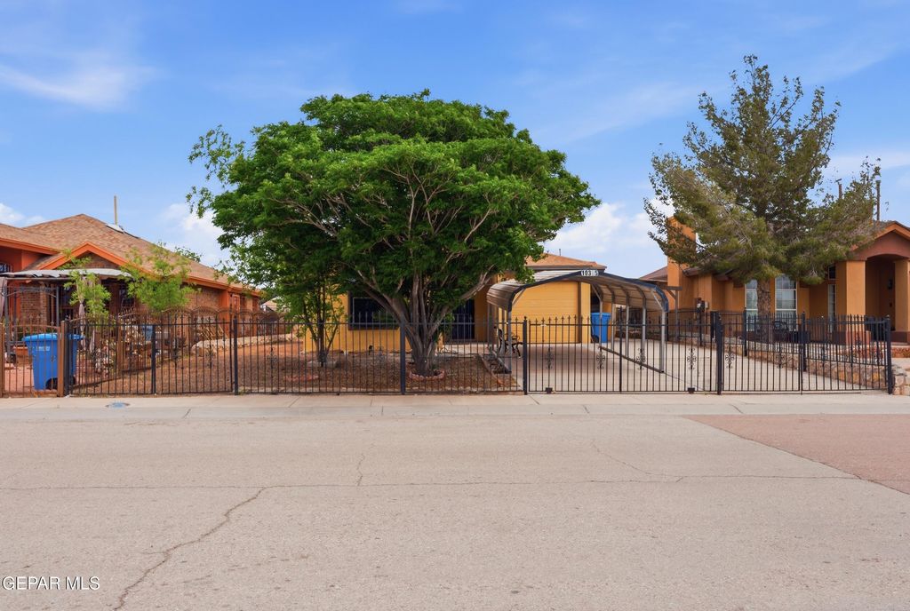 Photo of 10385 Valle Fertil Drive, Socorro, TX 79927 (MLS # 942260)