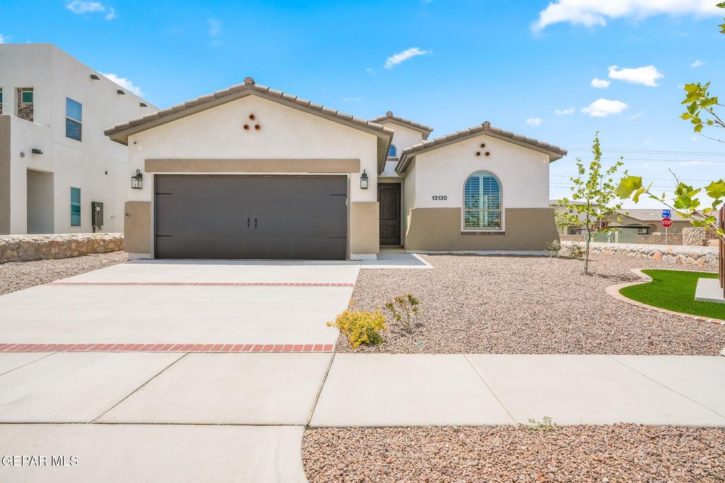 Photo of 704 Cedarwood Avenue, Horizon City, TX 79928 (MLS # 941363)