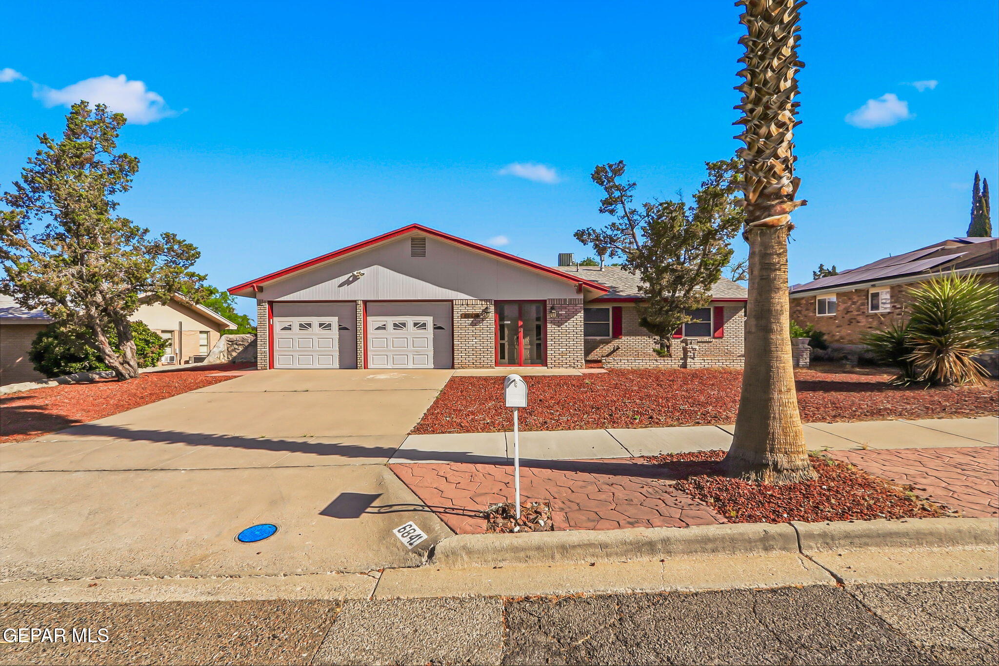 6841 LA CADENA Drive