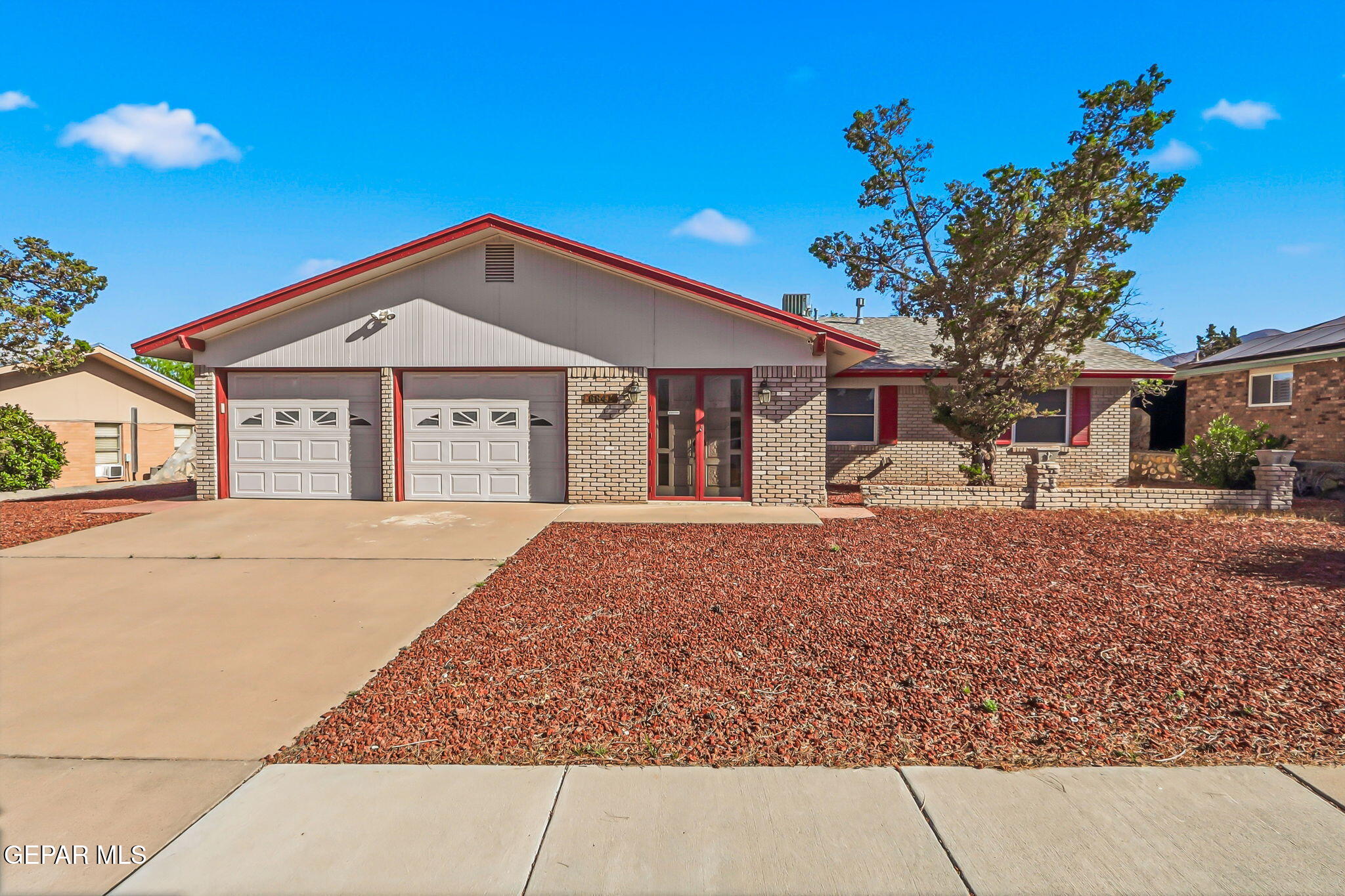 6841 LA CADENA Drive