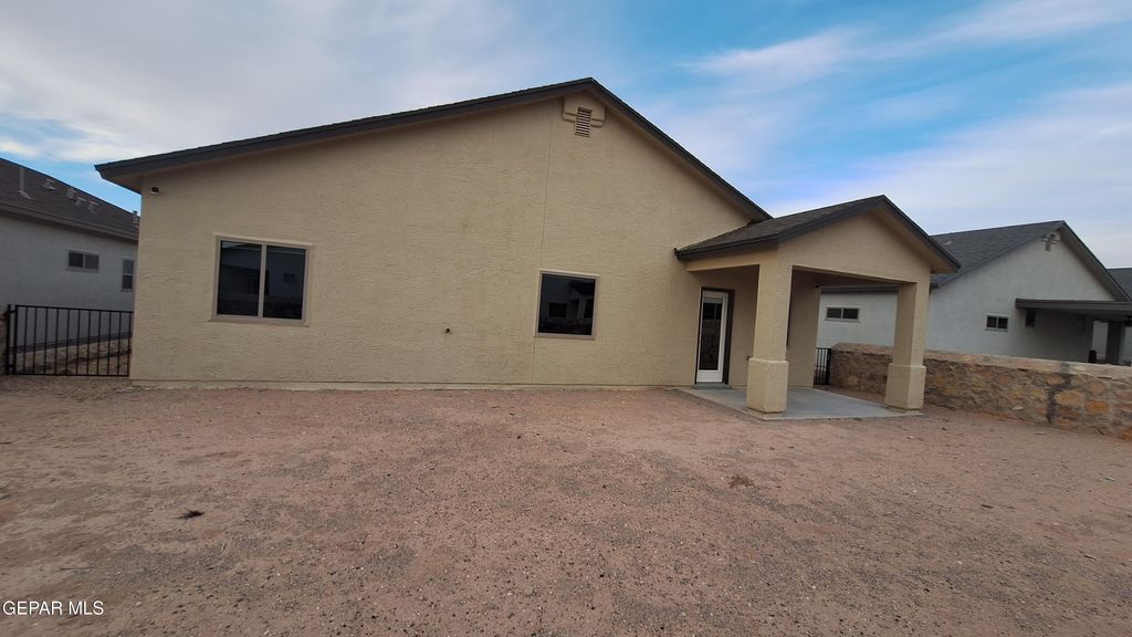 Photo of 13676 LAGO VISTA Avenue, Horizon City, TX 79928 (MLS # 934547)