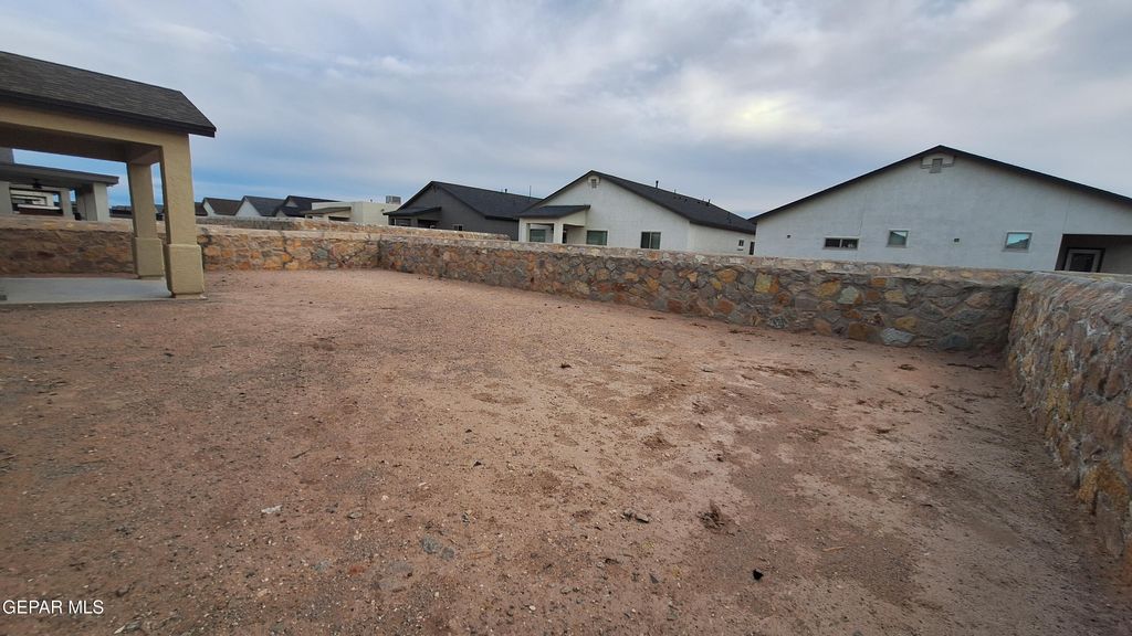 Photo of 13676 LAGO VISTA Avenue, Horizon City, TX 79928 (MLS # 934547)