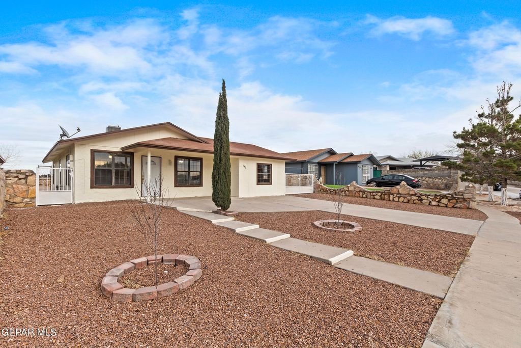 Photo of 142 GREEN DESERT Circle, El Paso, TX 79928 (MLS # 937499)
