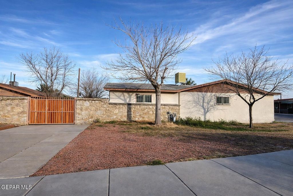 Photo of 5901 SIMPIA Drive, El Paso, TX 79905 (MLS # 937429)