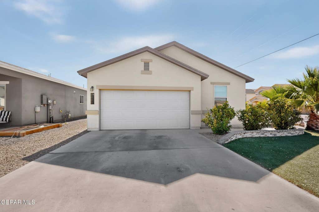Photo of 1000 Skyblazer Place, Horizon City, TX 79928 (MLS # 946393)