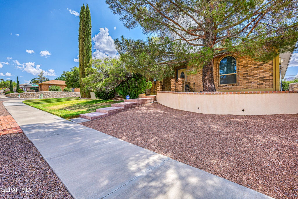 Photo of 6772 VILLA HERMOSA Drive, El Paso, TX 79912 (MLS # 947945)