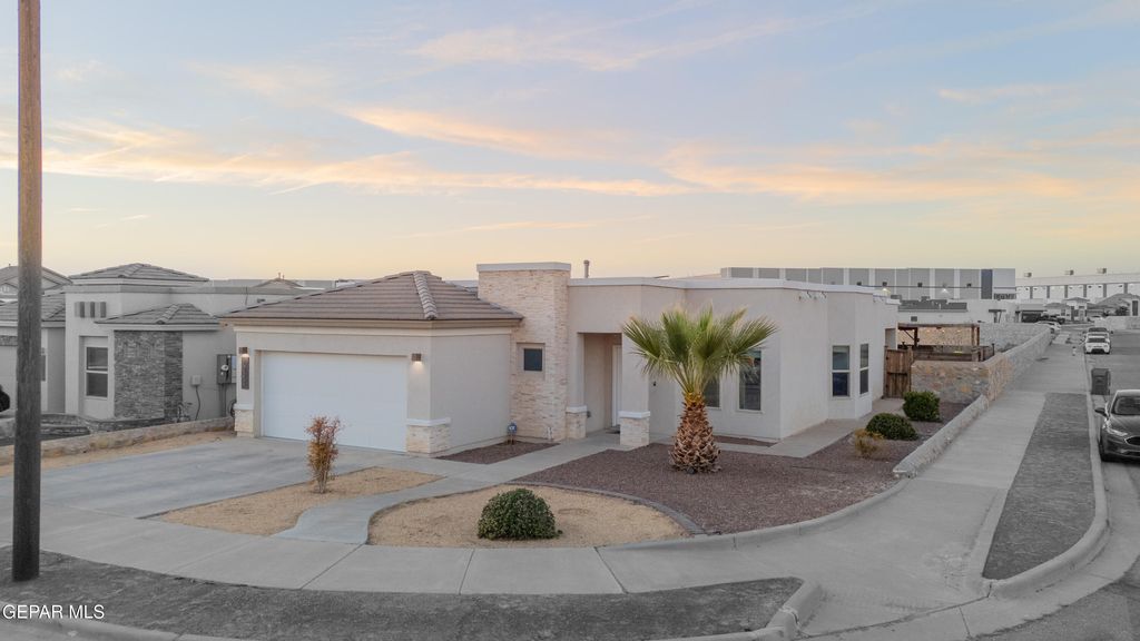 Photo of 12659 FAIR OAKS Court, Horizon City, TX 79928 (MLS # 942620)