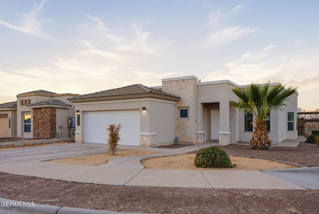 Photo of 12659 FAIR OAKS Court, Horizon City, TX 79928 (MLS # 942620)