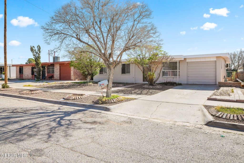 Photo of 8282 VALLE PLACIDO Drive, El Paso, TX 79907 (MLS # 940195)