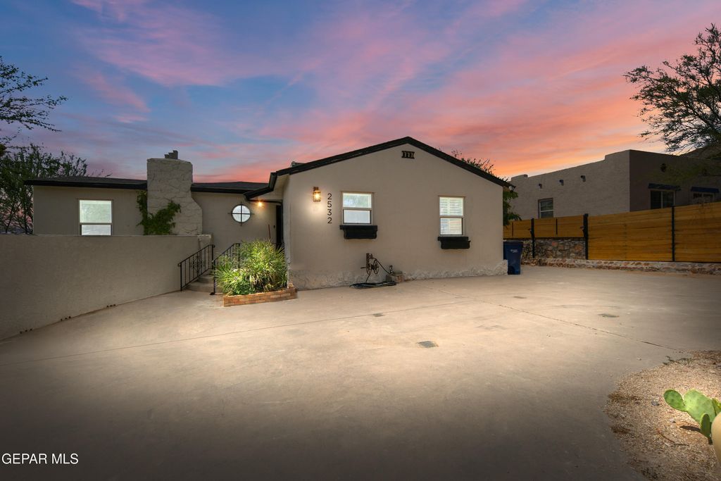 Photo of 2532 ALTURA Avenue, El Paso, TX 79930 (MLS # 944877)