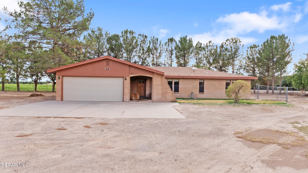 Photo of 216 WREATH Court, Fabens, TX 79838 (MLS # 941483)