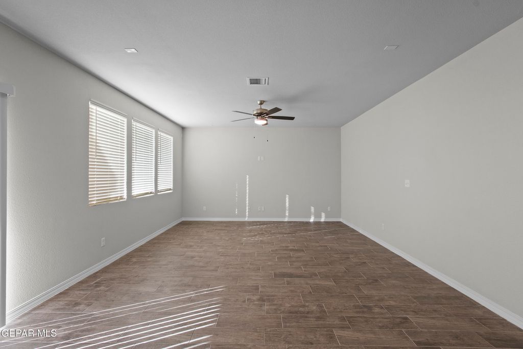 Photo of 321 EMERALD EARTH Lane, Horizon City, TX 79928 (MLS # 942234)