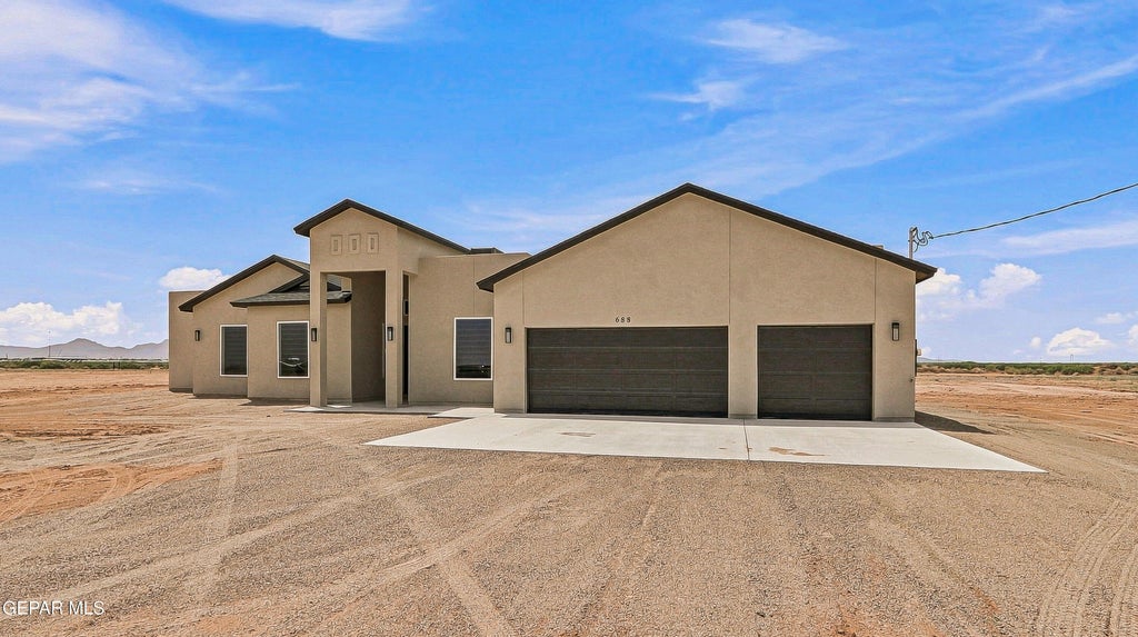 Photo of 688 YUMA DESERT, Chaparral, NM 88081 (MLS # 948605)