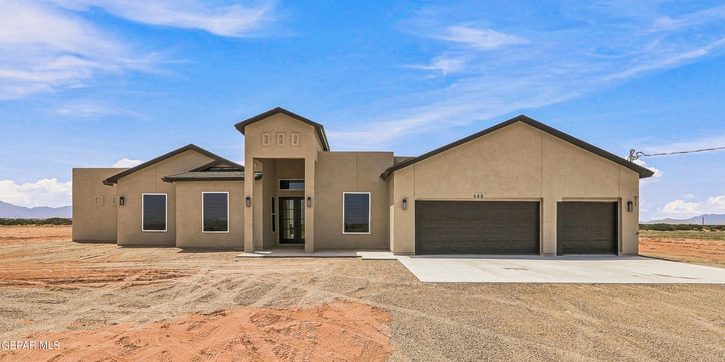 Photo of 688 YUMA DESERT, Chaparral, NM 88081 (MLS # 948605)