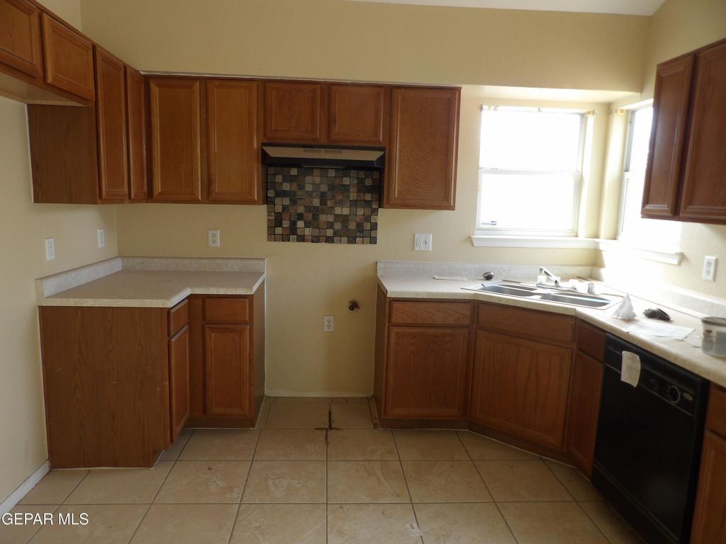 Photo of 663 Danube Drive, Horizon City, TX 79928 (MLS # 943111)
