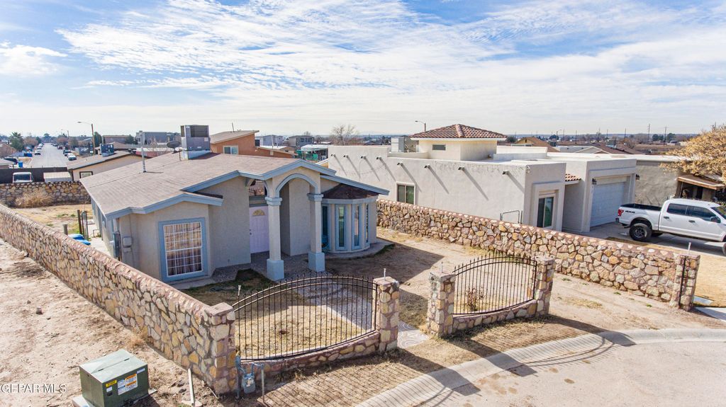 Photo of 308 HACIENDA ESCONDIDA, San Elizario, TX 79849 (MLS # 937425)