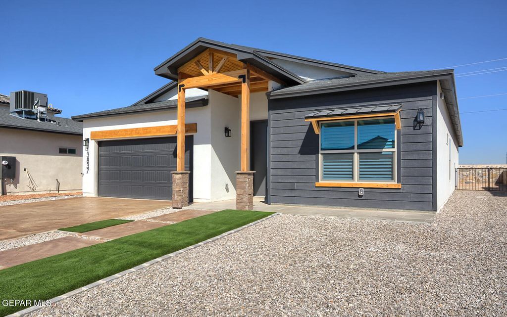 Photo of 13837 CENTRO VISTA Avenue, Horizon City, TX 79928 (MLS # 932520)