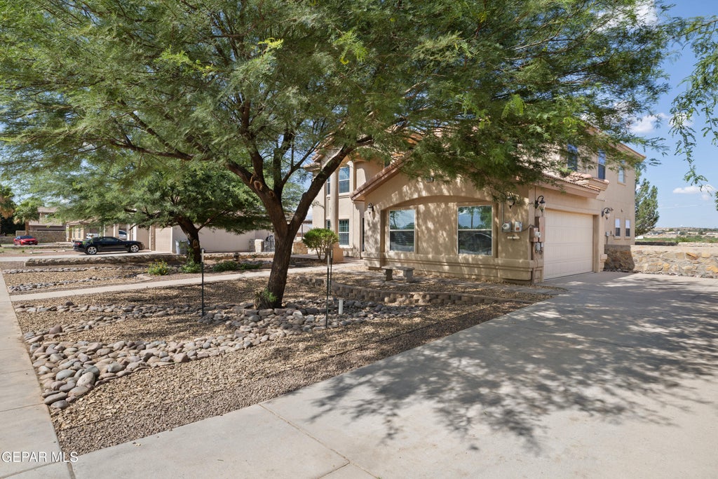 Photo of 6013 VALLE ESPANOLA Lane, El Paso, TX 79932 (MLS # 951123)