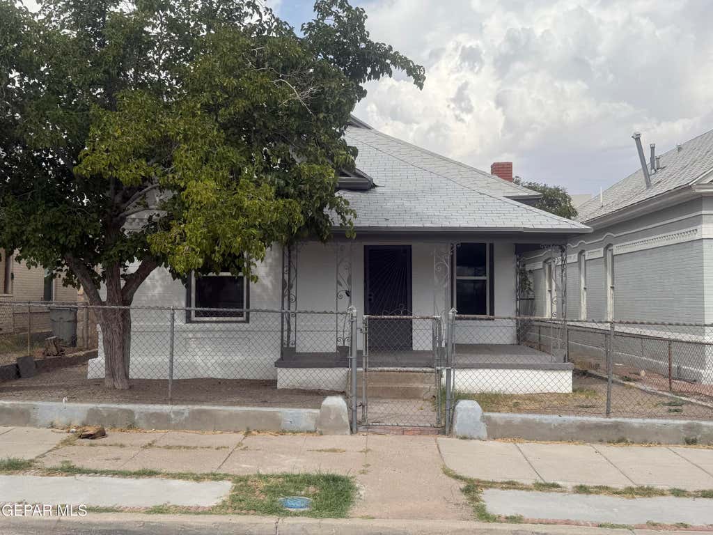 Photo of 1102 N FLORENCE Street, El Paso, TX 79902 (MLS # 949486)