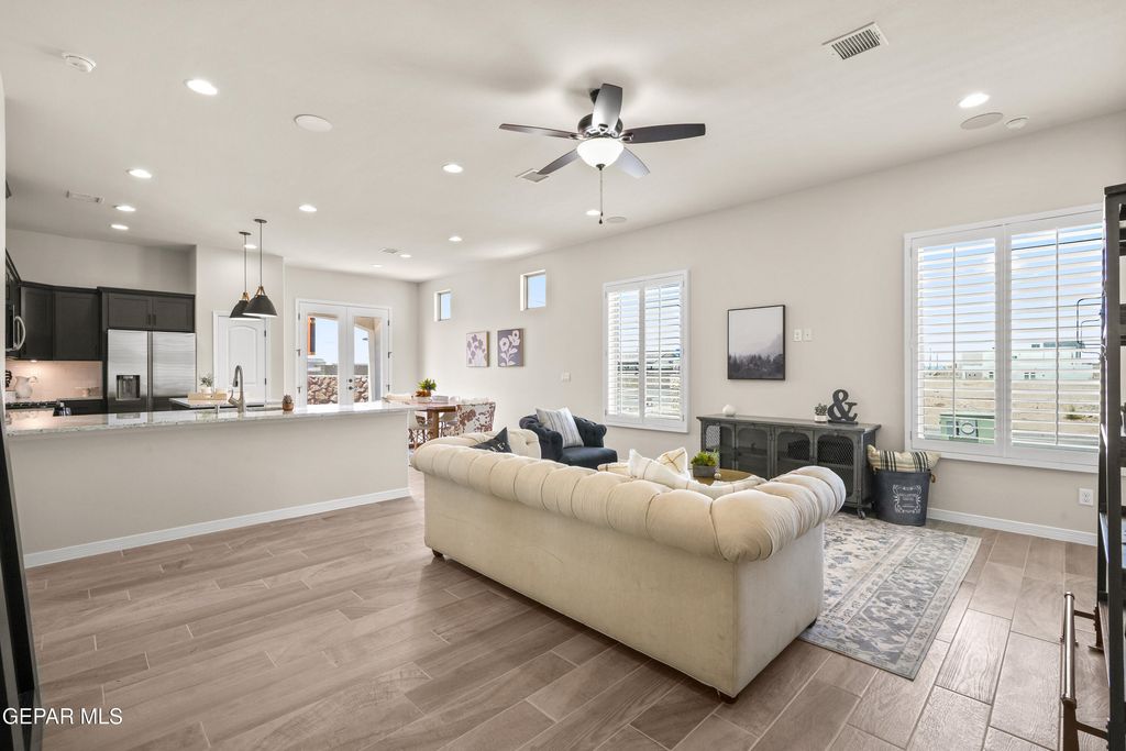 Photo of 533 Paseo De La Reina Street, Horizon City, TX 79928 (MLS # 943431)