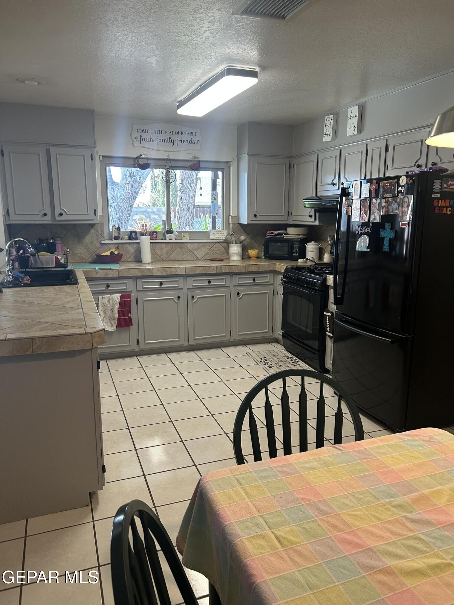 11017 LAKEWOOD Avenue