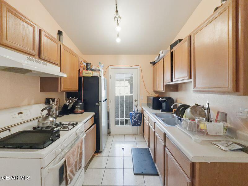 1695 SAINT STEPHEN Place