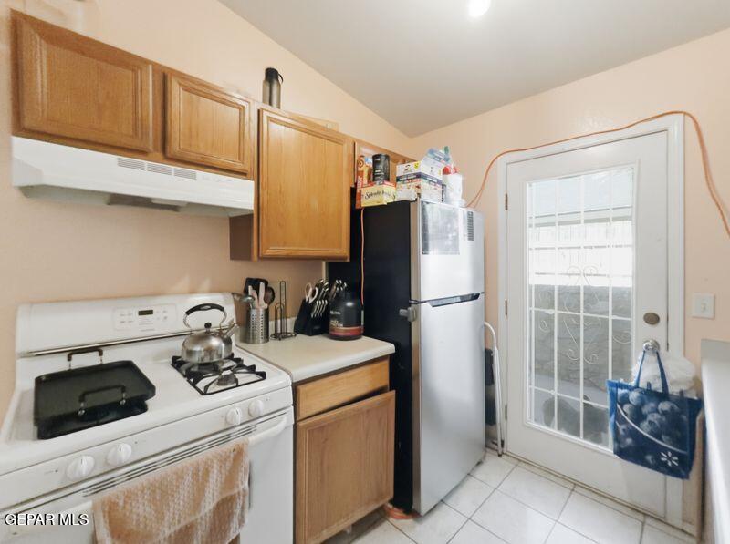 1695 SAINT STEPHEN Place