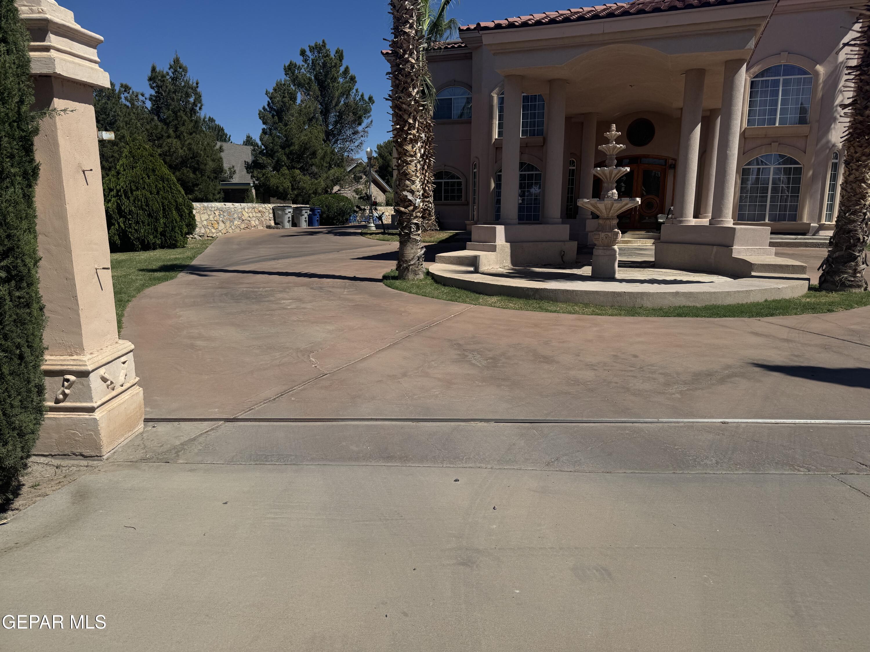 861 COUNTRY CLUB Road