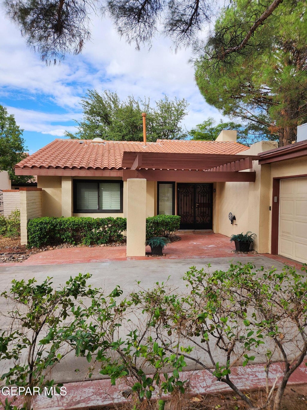 Photo of 817 LAKEWAY Drive, El Paso, TX 79932 (MLS # 952304)