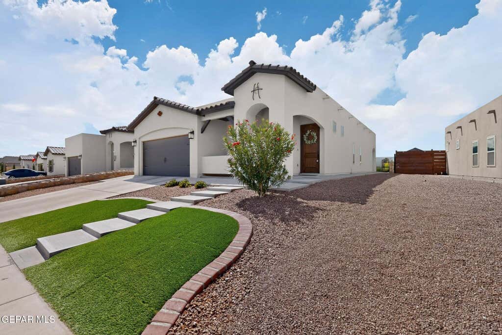 Photo of 812 Coyote Melon Drive, Socorro, TX 79927 (MLS # 947848)
