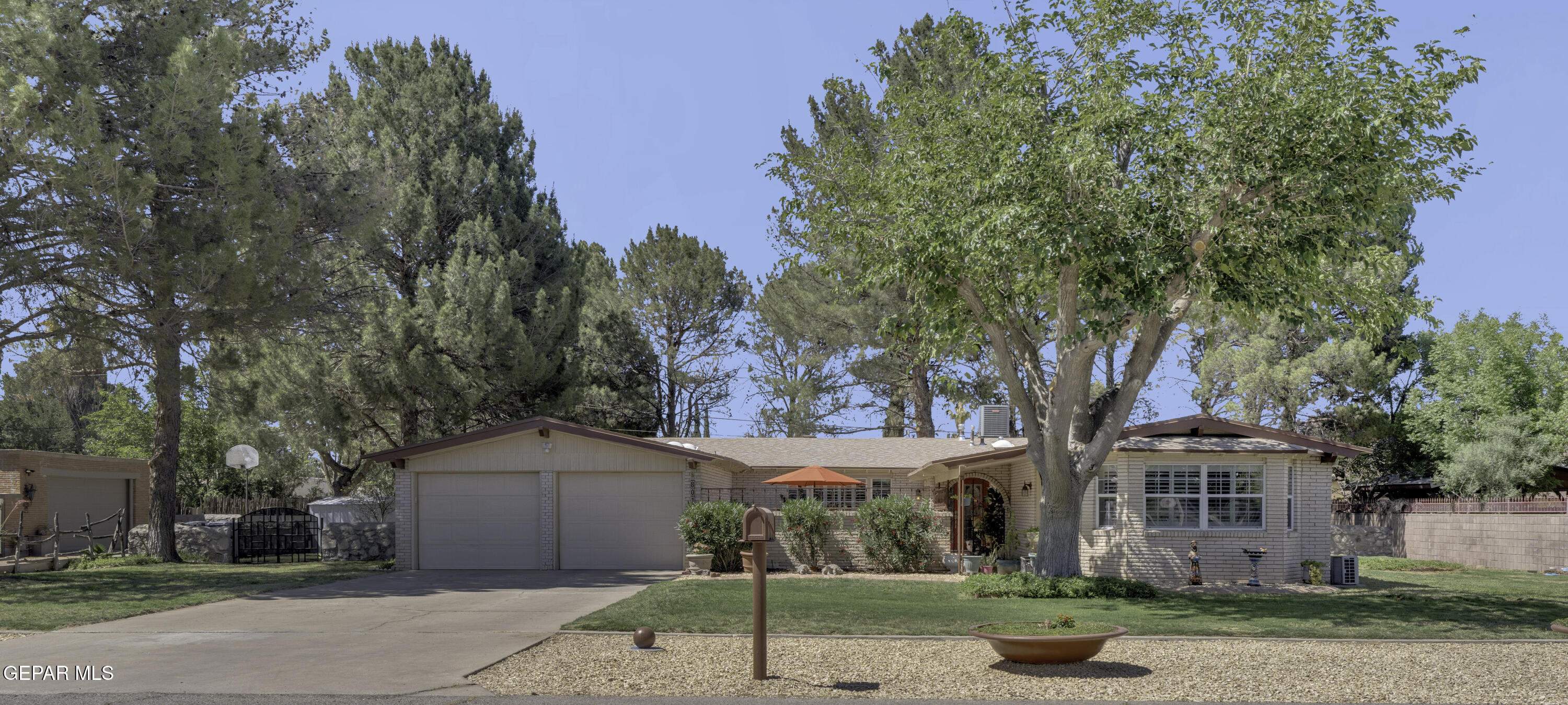 801 MONTCLAIR Drive