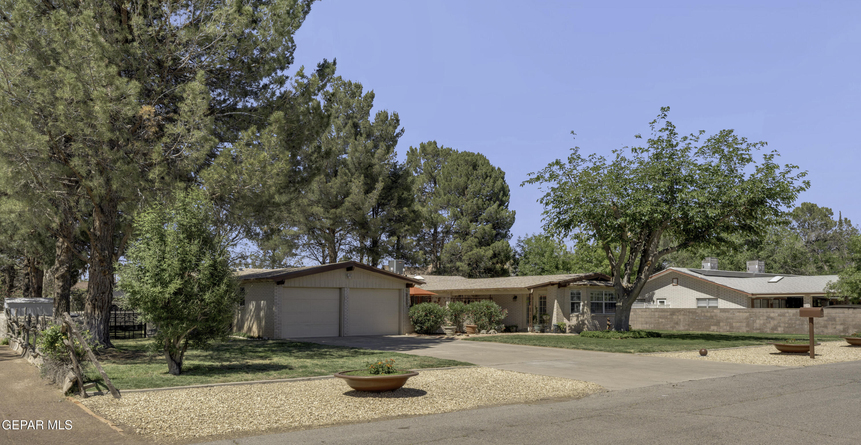 801 MONTCLAIR Drive