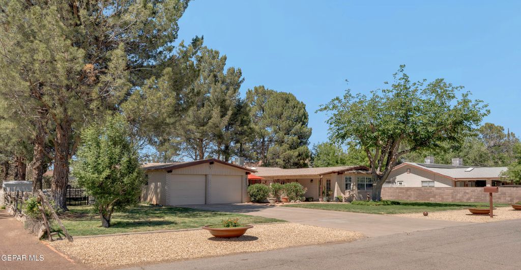 Photo of 801 MONTCLAIR Drive, El Paso, TX 79932 (MLS # 943864)