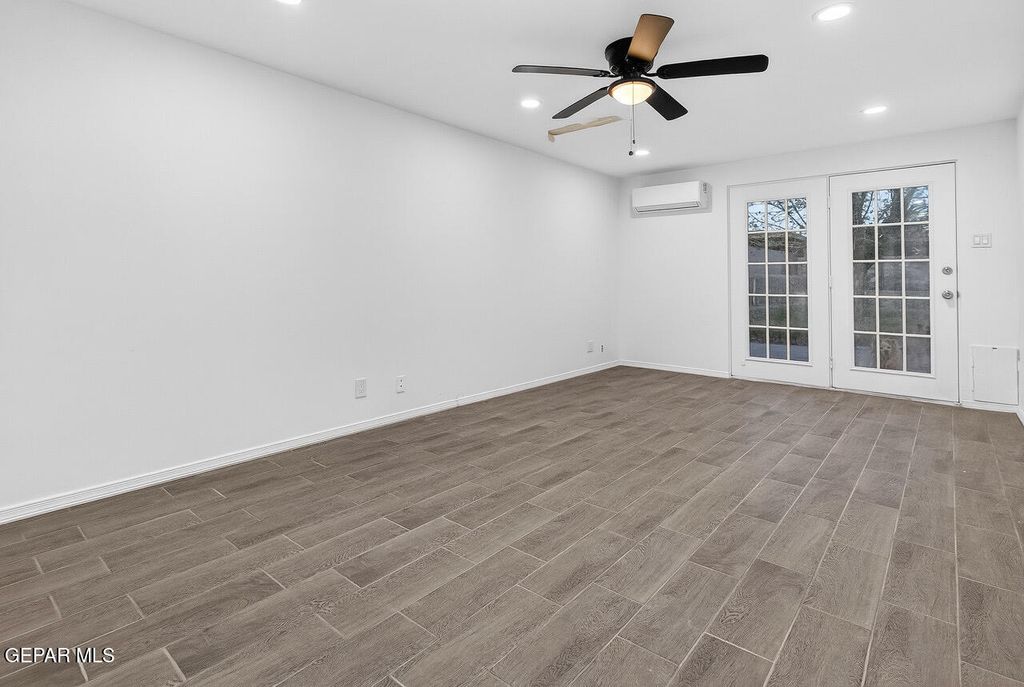 Photo of 990 Gloria Street, El Paso, TX 79907 (MLS # 941154)