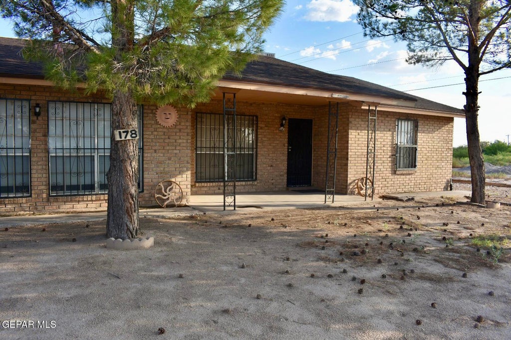 Photo of 178 ESQUIVEL Court, Clint, TX 79836 (MLS # 949100)