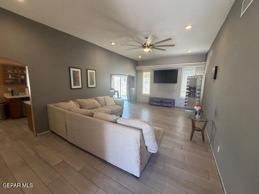 Photo of 14249 DESERT SAGE Drive, Horizon City, TX 79928 (MLS # 942770)