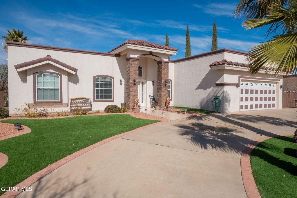 Photo of 13441 EMERALD CREEK Drive, Horizon City, TX 79928 (MLS # 938059)