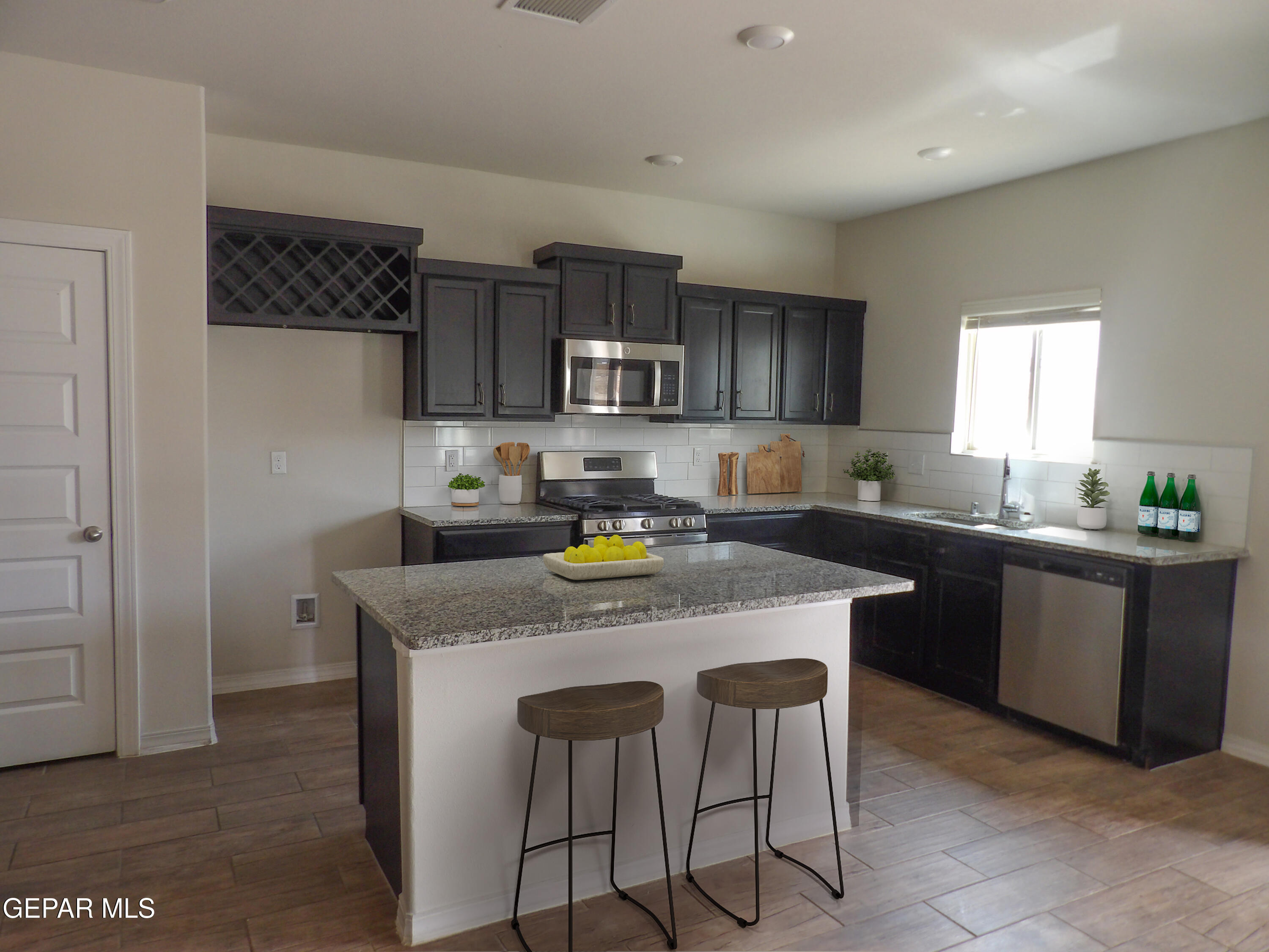 12252 DESERT WOLF Avenue